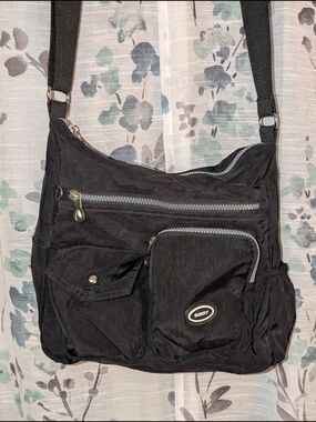 Black Everyday Shoulder Bag with Multiple Pockets